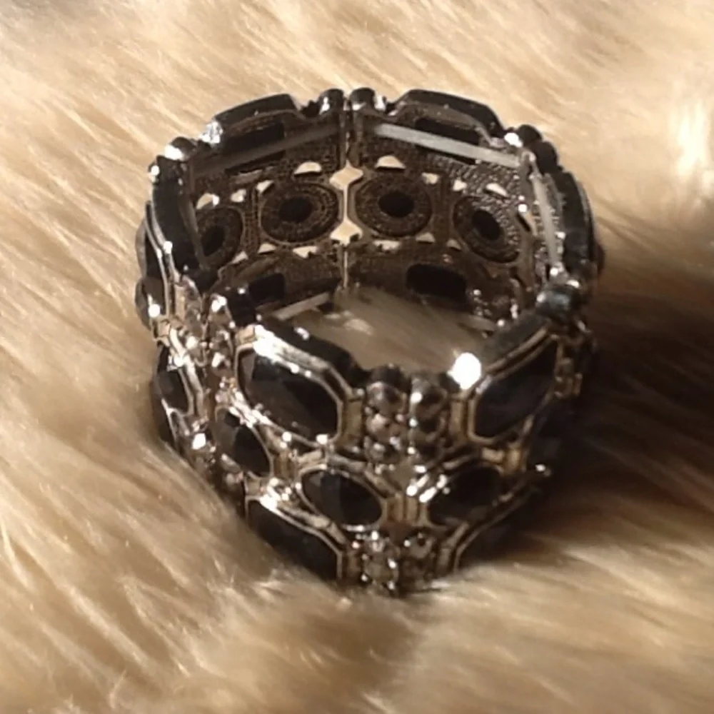 Black stones in silver stretch bracelet